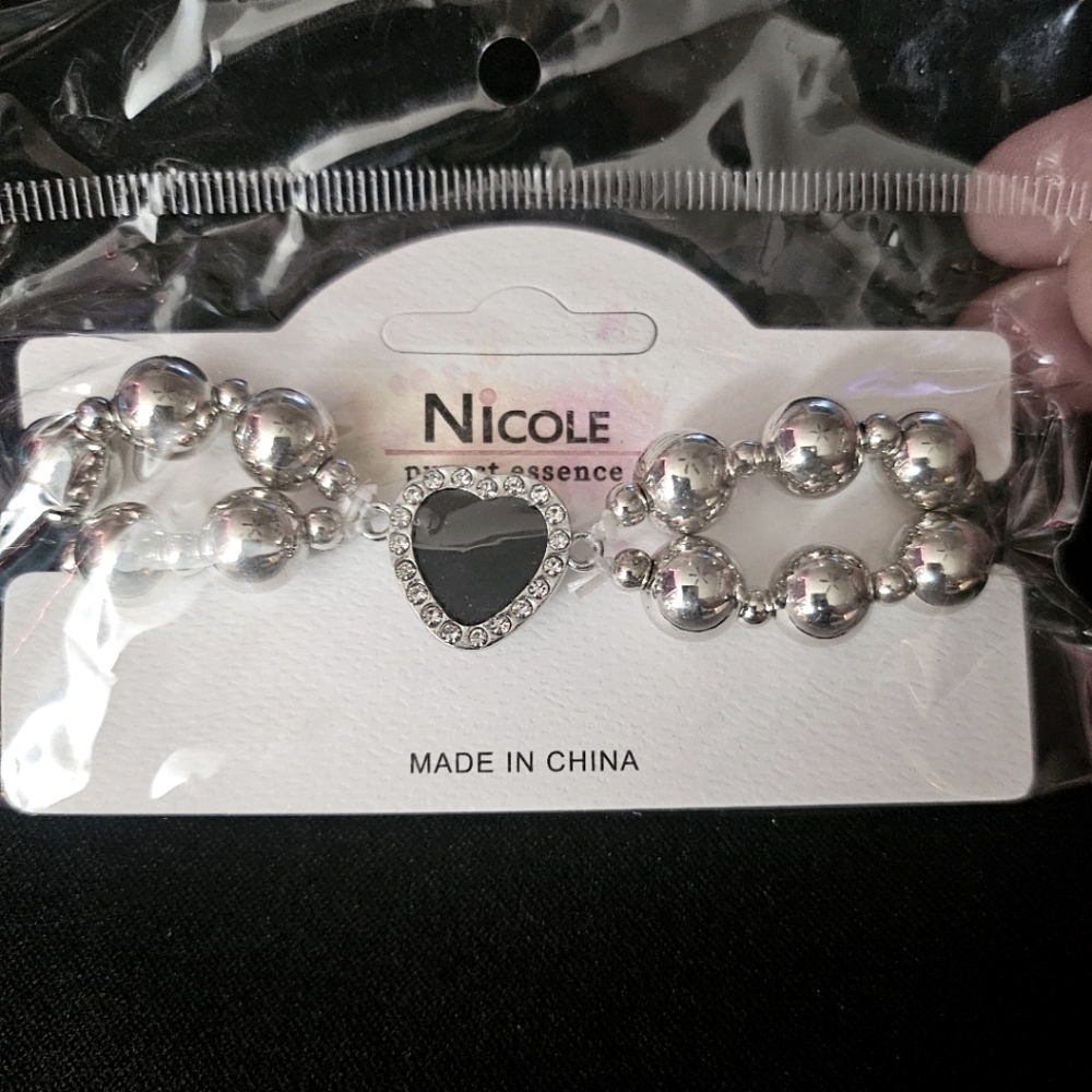 NWT Womens silver bead style bracelet